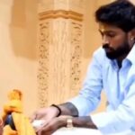 Hardik Pandya offers prayers